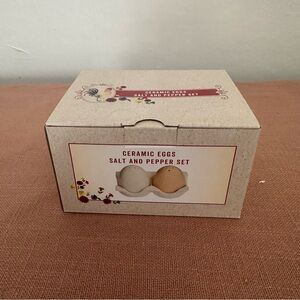Ceramic Eggs Salt and Pepper Set
